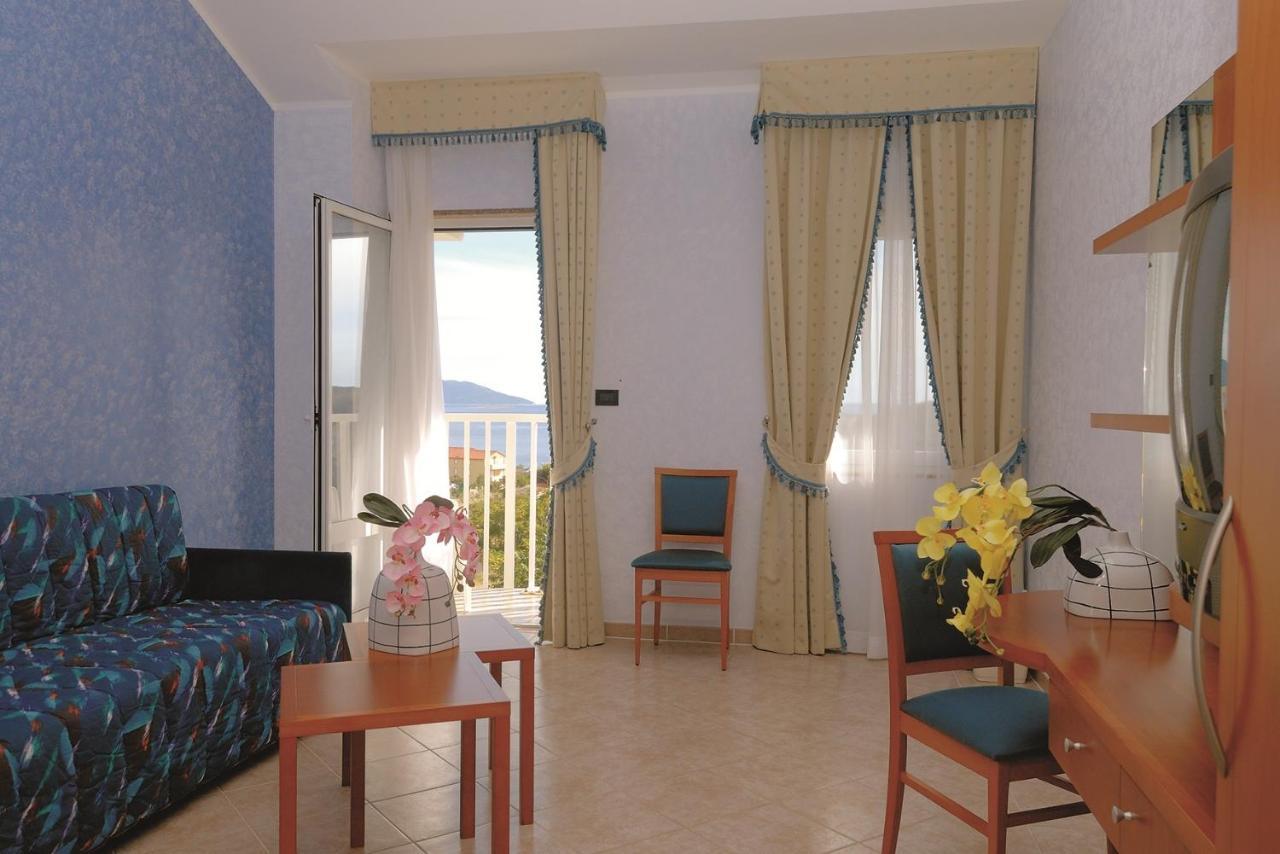 Hotel Zlatni Lav Martinšćica Εξωτερικό φωτογραφία