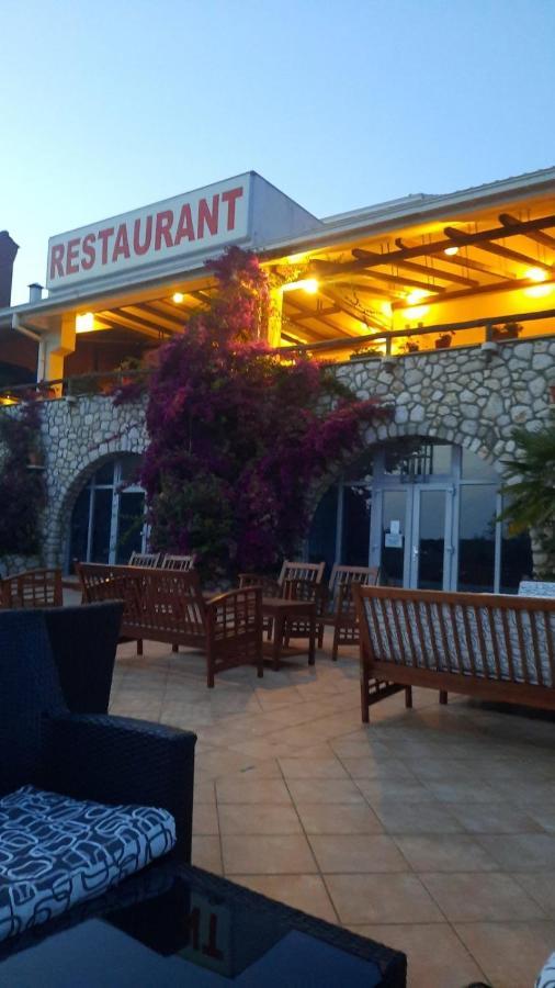 Hotel Zlatni Lav Martinšćica Εξωτερικό φωτογραφία