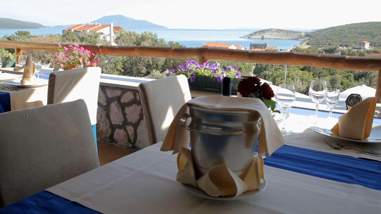 Hotel Zlatni Lav Martinšćica Εξωτερικό φωτογραφία