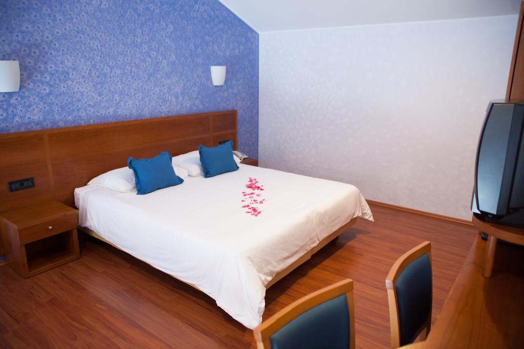 Hotel Zlatni Lav Martinšćica Εξωτερικό φωτογραφία