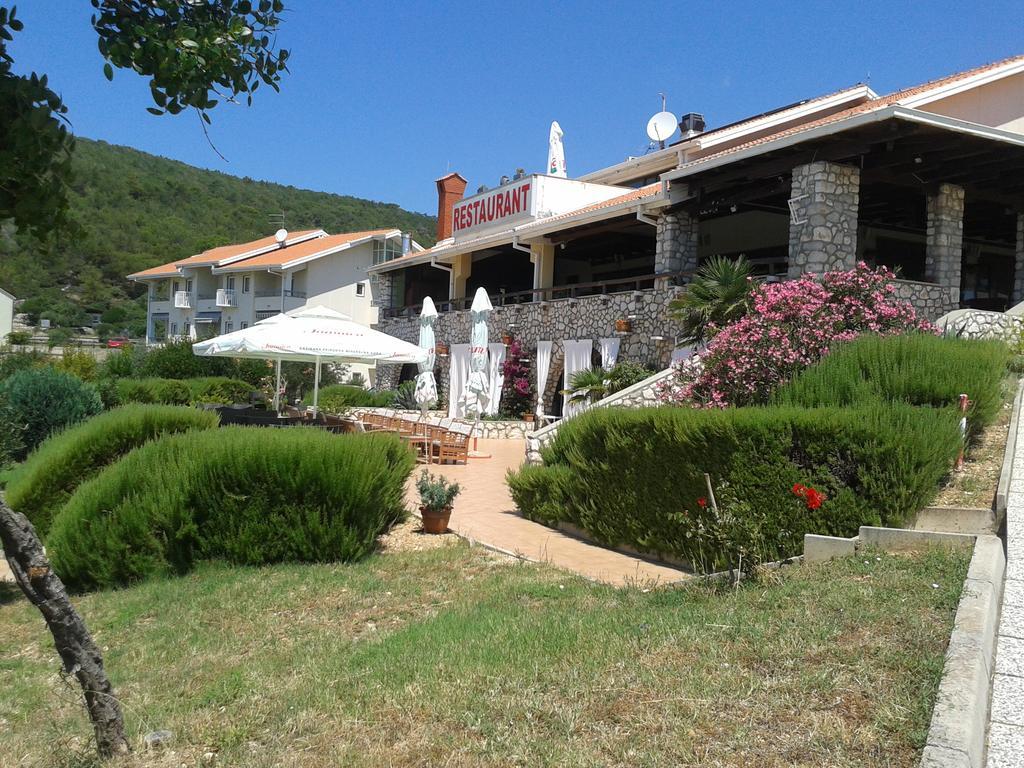 Hotel Zlatni Lav Martinšćica Εξωτερικό φωτογραφία