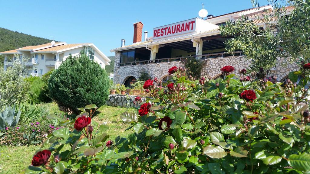 Hotel Zlatni Lav Martinšćica Εξωτερικό φωτογραφία