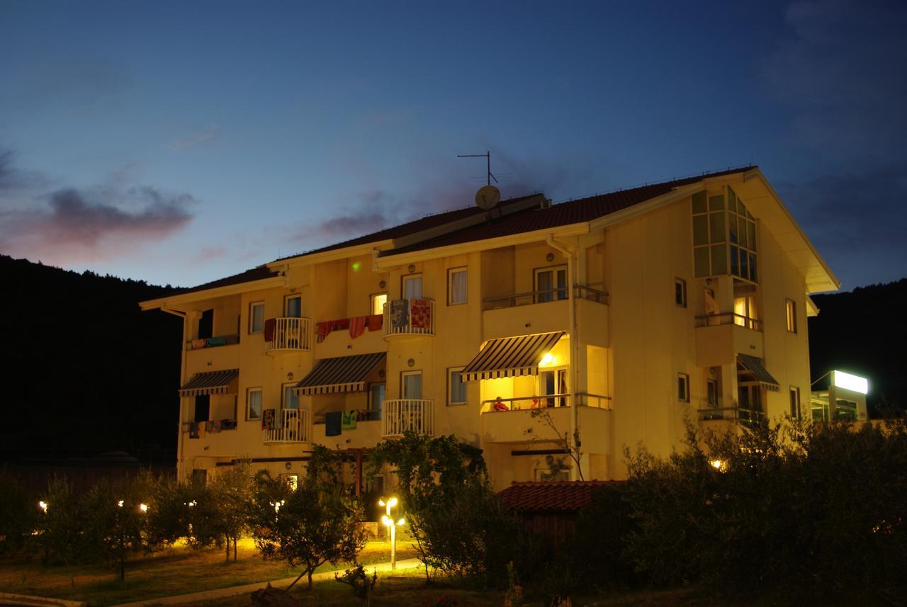 Hotel Zlatni Lav Martinšćica Εξωτερικό φωτογραφία