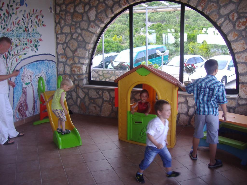 Hotel Zlatni Lav Martinšćica Εξωτερικό φωτογραφία